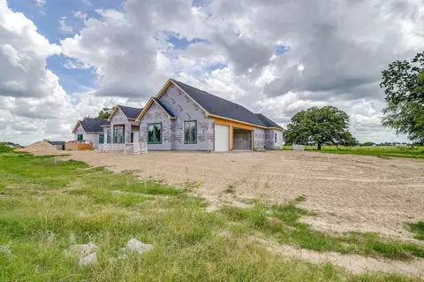 657 S Sugartree Dr, Lipan, TX 76462