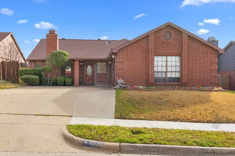5115 Nocona Ln, Arlington, TX 76018