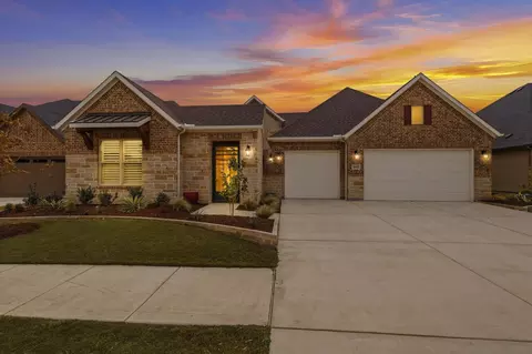 10601 Drinkwater Dr, Denton, TX 76207