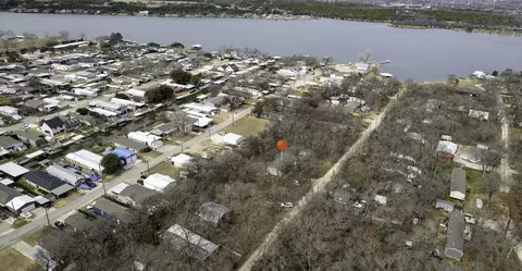 6601 Oakwood Lake Ct, Granbury, TX 76049