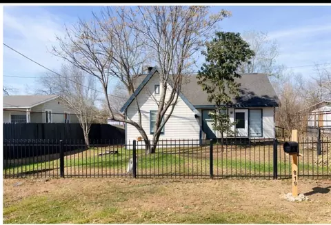 819 Sams Dr, San Antonio, TX 78221