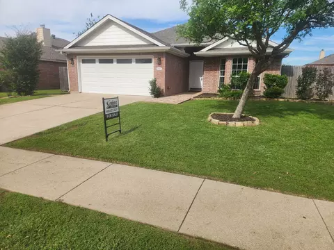 3007 Lake Side Dr, Sanger, TX 76266