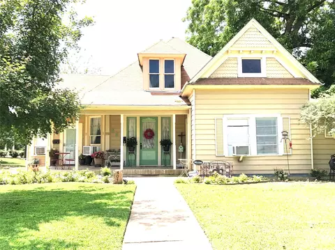 401 Sam Rayburn Dr #1, Bonham, TX 75418