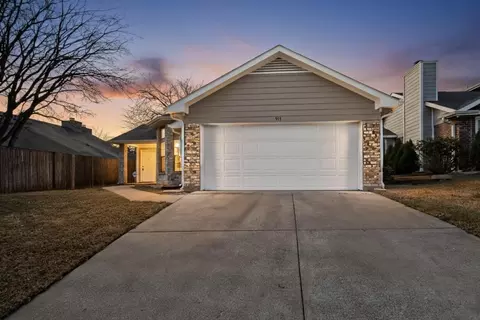 917 Richards Dr, Cedar Hill, TX 75104