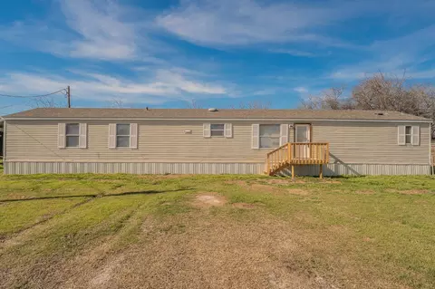 912 Skylark Dr, Granbury, TX 76049
