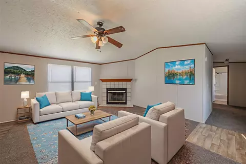 912 Skylark Dr, Granbury, TX 76049