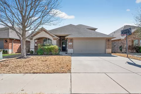 624 Hutchins Dr, Crowley, TX 76036