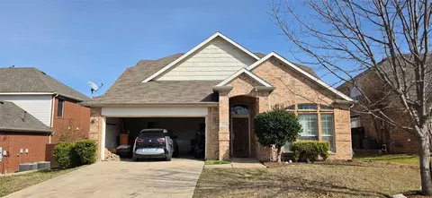 1724 Hidden Brook Dr, Grand Prairie, TX 75050