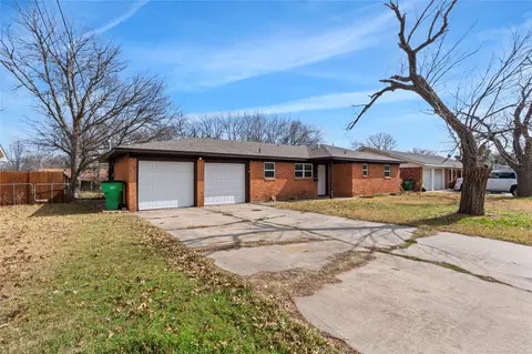 1204 Elmwood St, Gainesville, TX 76240