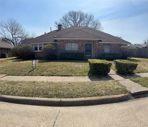 222 Faircrest Dr, Garland, TX 75040