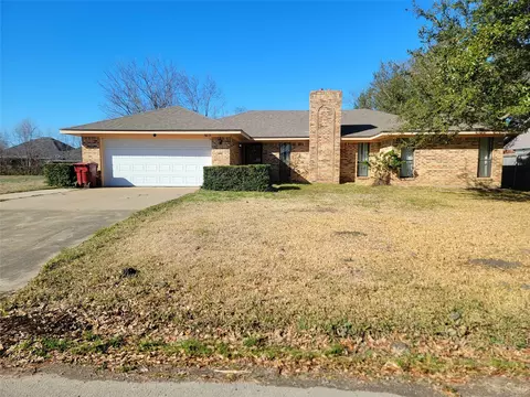 603 W 12th St, Clarksville, TX 75426