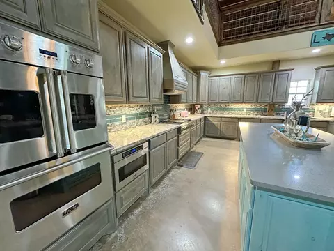 Kitchen - 1990 Jim Harry Loop, Sunset, TX 76270 photo 2 of 4