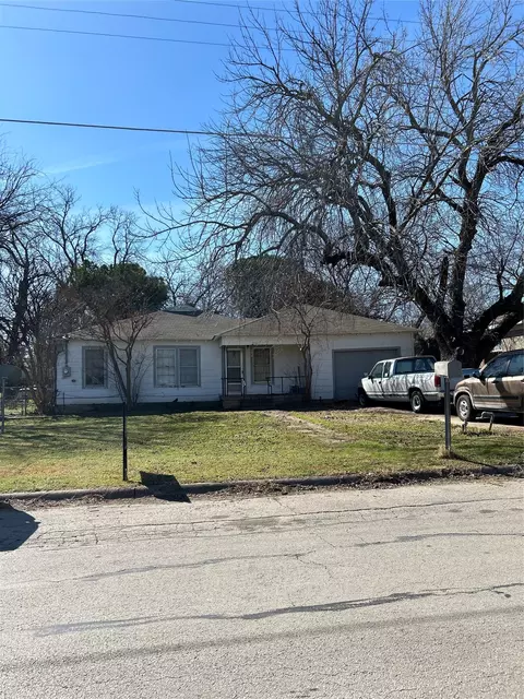 7721 Colton Dr, White Settlement, TX 76108