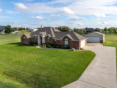 125 Deer Stream Ct, Azle, TX 76020