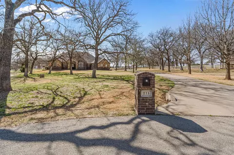 211 Pack Saddle Trl, Weatherford, TX 76088