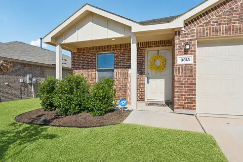 8313 Grand Oak Rd, Fort Worth, TX 76123