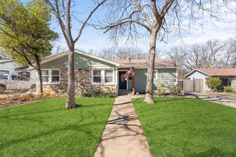 1812 Junius St, Fort Worth, TX 76103
