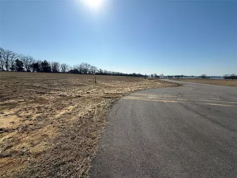 800 Shores Dr, Honey Grove, TX 75446