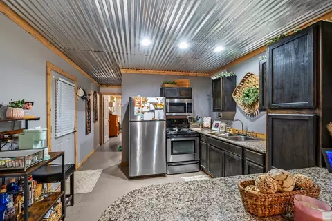 Kitchen - 1011 Red Rd, Howe, TX 75459 photo 6 of 7