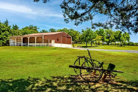 Exterior - 1011 Red Rd, Howe, TX 75459 photo 7 of 9