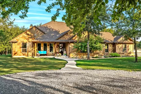 Exterior - 1011 Red Rd, Howe, TX 75459 photo 1 of 9