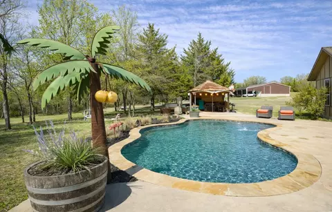 Exterior - 1011 Red Rd, Howe, TX 75459 photo 4 of 6