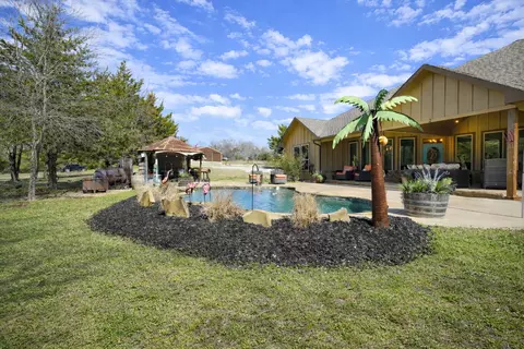 1011 Red Rd, Howe, TX 75459
