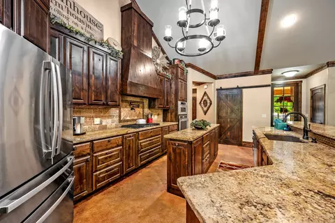 Kitchen - 1011 Red Rd, Howe, TX 75459 photo 3 of 7