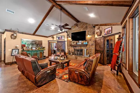Living - 1011 Red Rd, Howe, TX 75459 photo 3 of 5