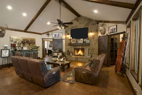 Living - 1011 Red Rd, Howe, TX 75459 photo 2 of 2