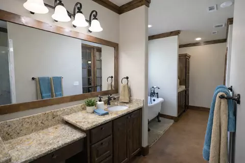 Bath - 1011 Red Rd, Howe, TX 75459 photo 2 of 5