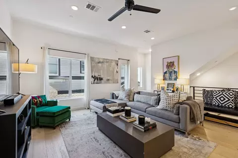 1507 N Garrett Ave #202, Dallas, TX 75206
