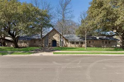 1717 Live Oak Dr, Irving, TX 75061