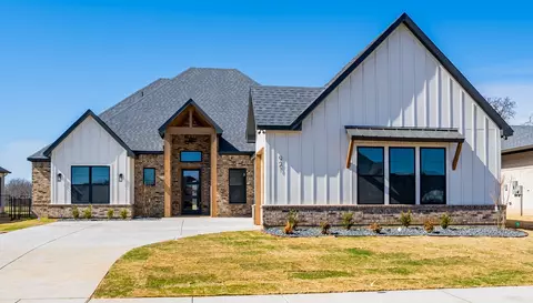 921 Bandon Dunes Dr, Fort Worth, TX 76028