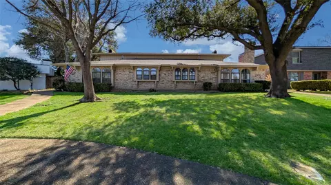 10504 Berry Knoll Dr, Dallas, TX 75230