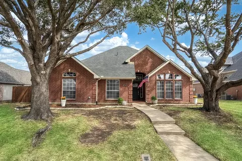 2059 Birchwood Ct, Lewisville, TX 75067