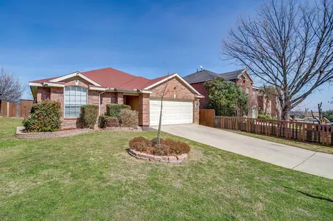 9812 Maryville Ln, Fort Worth, TX 76108