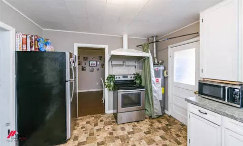 Kitchen - 214 Ellis Dr, Minden, LA 71055 photo 4 of 6