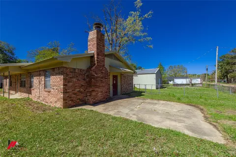 1120 Pine St, Waskom, TX 75692