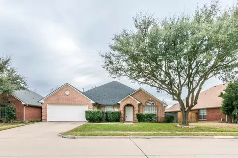 1400 Lyra Ln, Arlington, TX 76013