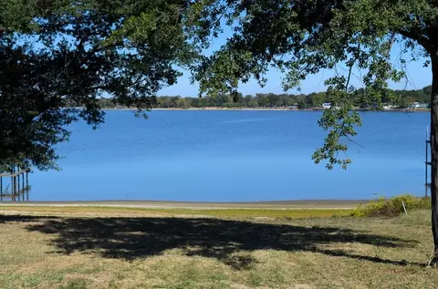 1540 Shoreline Dr, Mabank, TX 75143
