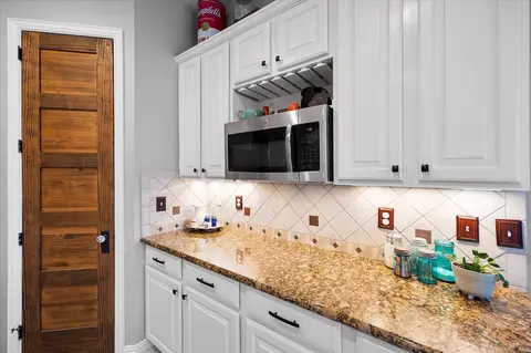 Kitchen - 8314 Lighthouse Dr, Rowlett, TX 75089 photo 3 of 3