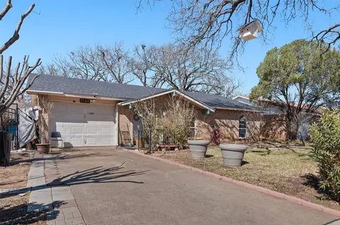 1144 Woodmere Dr, Lewisville, TX 75067
