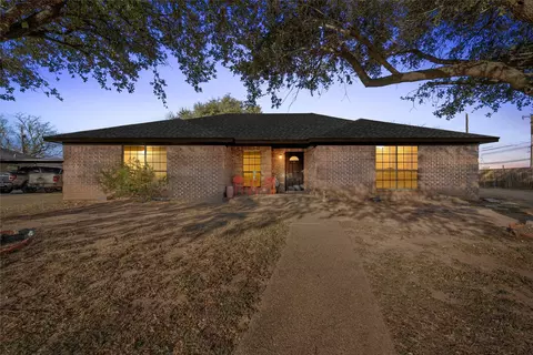 10608 Lone Star Dr, Waco, TX 76708