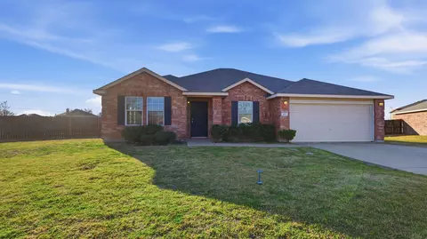 101 Long Prairie Dr, Forney, TX 75126