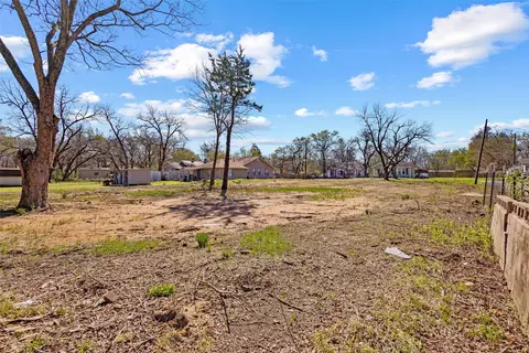 705 E Cherry St, Paris, TX 75460 photo 3