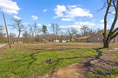 705 E Cherry St, Paris, TX 75460 photo 2