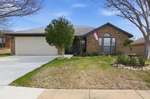 7936 Sunrise Dr, Watauga, TX 76148