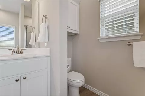 Bath - 800 E Northside Dr, Pilot Point, TX 76258 photo 3 of 3