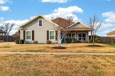 800 E Northside Dr, Pilot Point, TX 76258